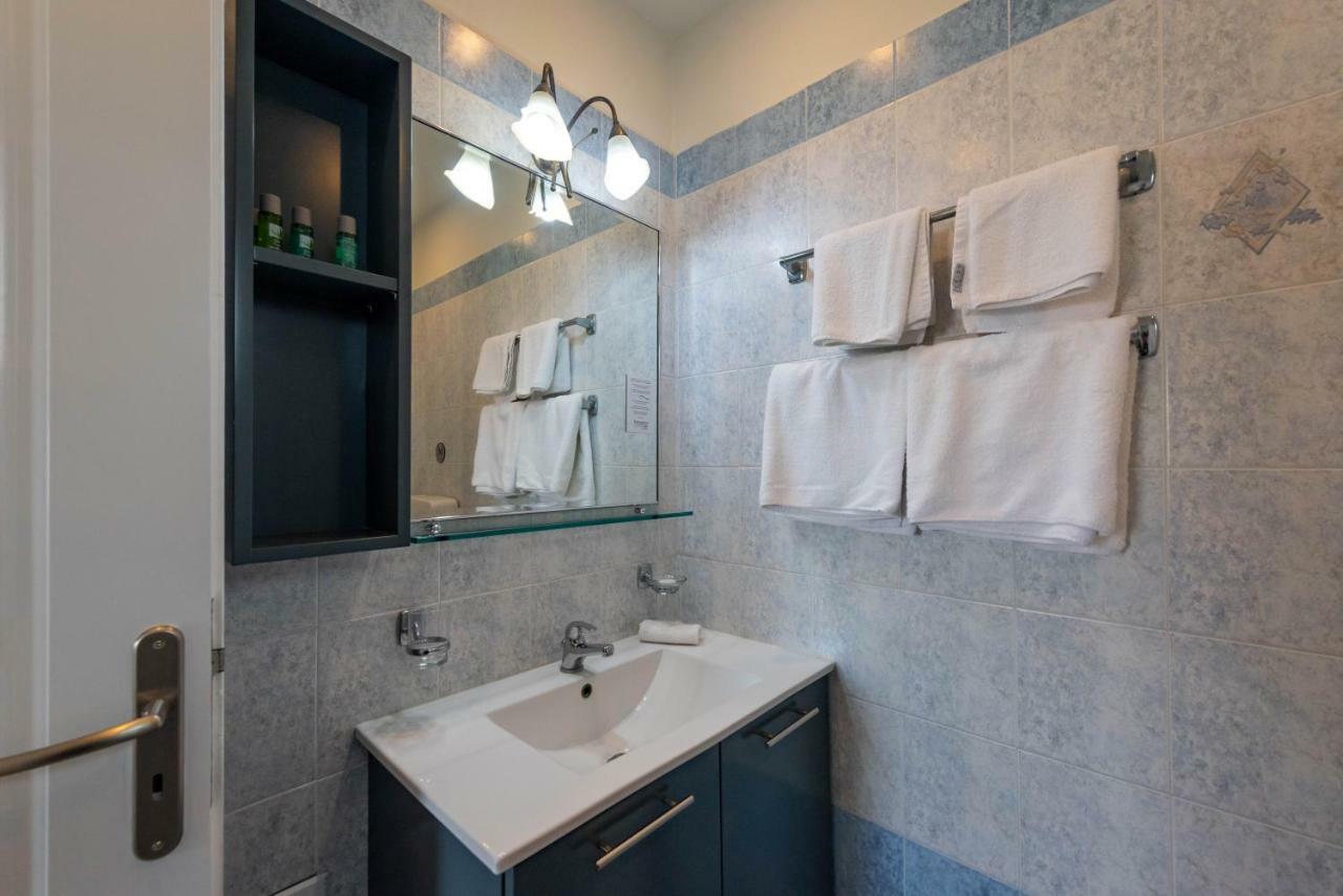 Theoxenia Hotel Apartments Chrani Esterno foto