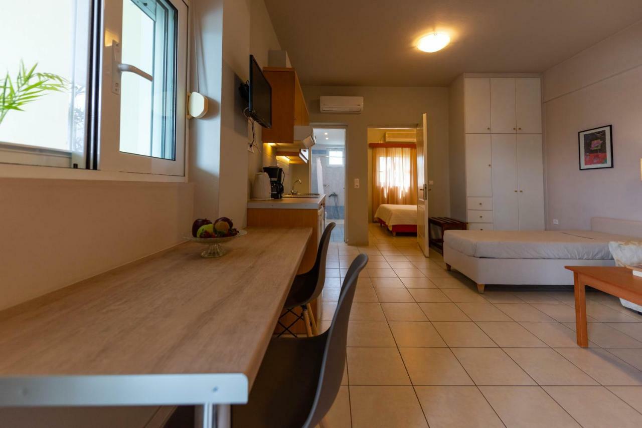 Theoxenia Hotel Apartments Chrani Esterno foto